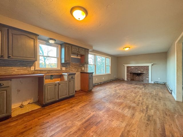111 Snow St, Hanson, MA 02341