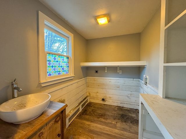 111 Snow St, Hanson, MA 02341