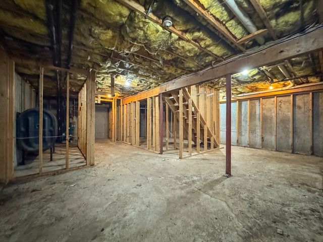 111 Snow St, Hanson, MA 02341