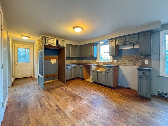 111 Snow St, Hanson, MA 02341