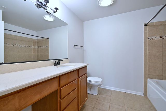 855 E 22nd Street 313, Lombard, IL 60148