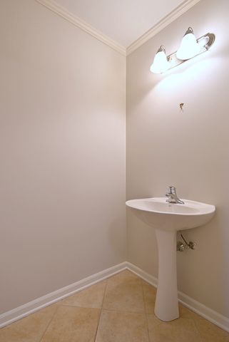855 E 22nd Street 313, Lombard, IL 60148