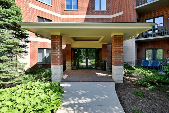 855 E 22nd Street 313, Lombard, IL 60148