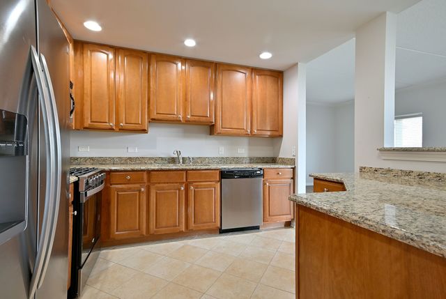 855 E 22nd Street 313, Lombard, IL 60148