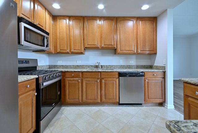 855 E 22nd Street 313, Lombard, IL 60148