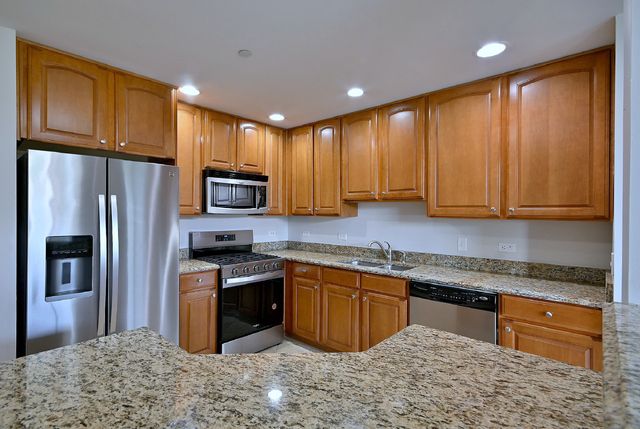 855 E 22nd Street 313, Lombard, IL 60148