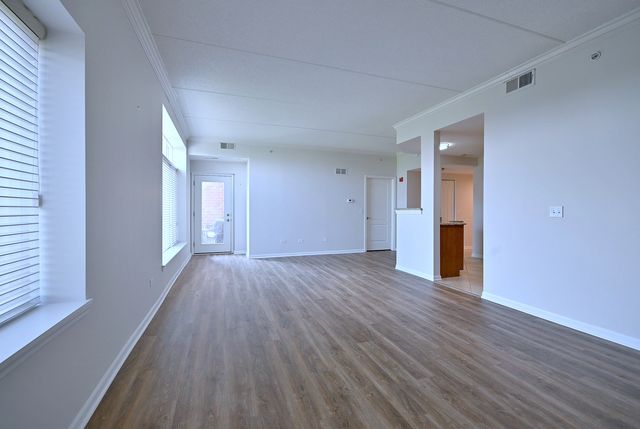 855 E 22nd Street 313, Lombard, IL 60148