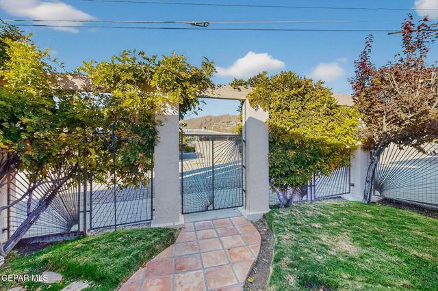 3224 N Stanton Street, El Paso, TX 79902