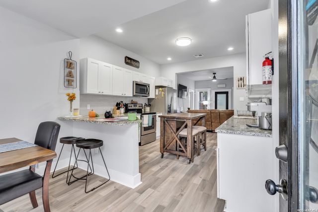 704 Cuney, San Antonio, TX 78210