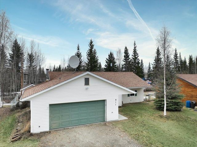911 SHELLINGER STREET, North Pole, AK 99705