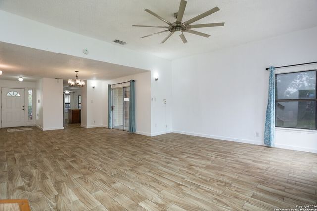 7068 BEECH TRAIL DR, San Antonio, TX 78244