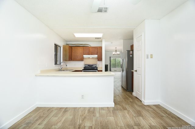 7068 BEECH TRAIL DR, San Antonio, TX 78244