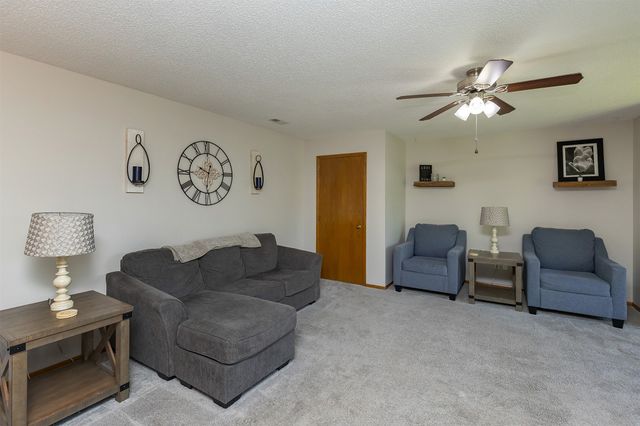 4625 84th Street C, Urbandale, IA 50322