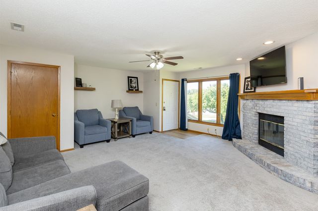 4625 84th Street C, Urbandale, IA 50322