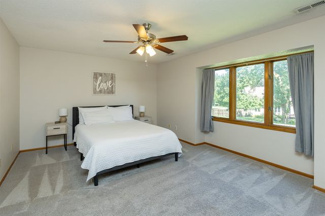 4625 84th Street C, Urbandale, IA 50322