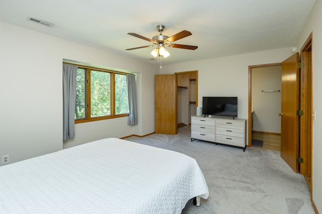 4625 84th Street C, Urbandale, IA 50322
