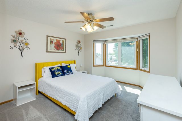 4625 84th Street C, Urbandale, IA 50322