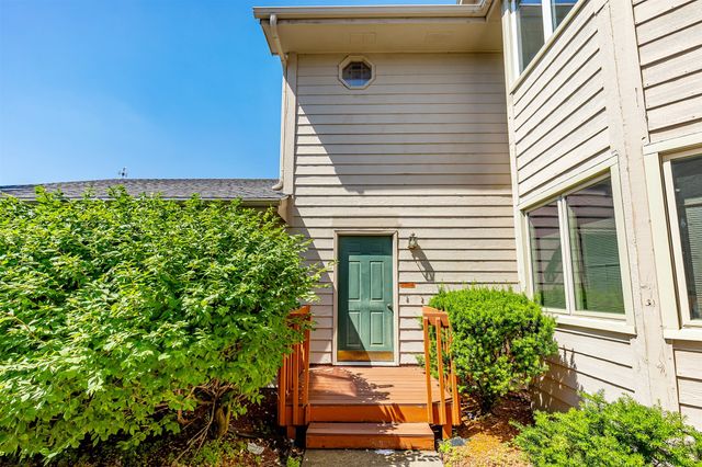 4625 84th Street C, Urbandale, IA 50322