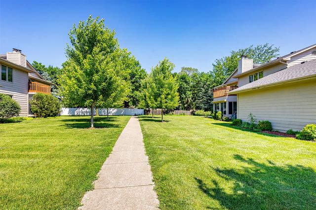 4625 84th Street C, Urbandale, IA 50322