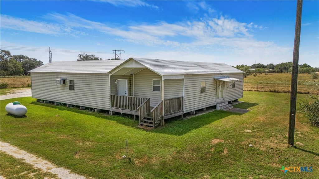 Image 11 of property listing at 240 E Frontage Road, Victoria, TX 77905