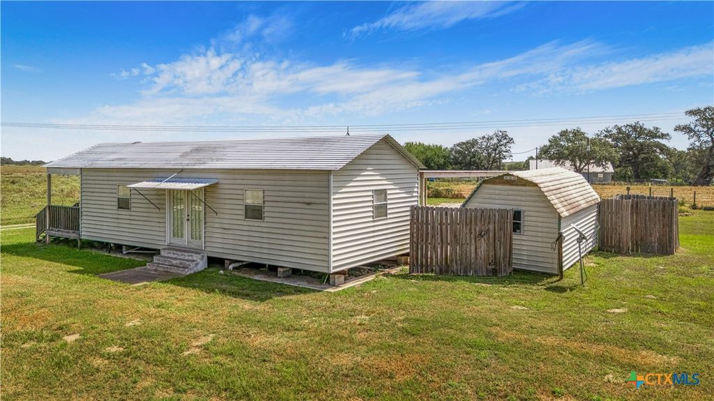 Image 14 of property listing at 240 E Frontage Road, Victoria, TX 77905