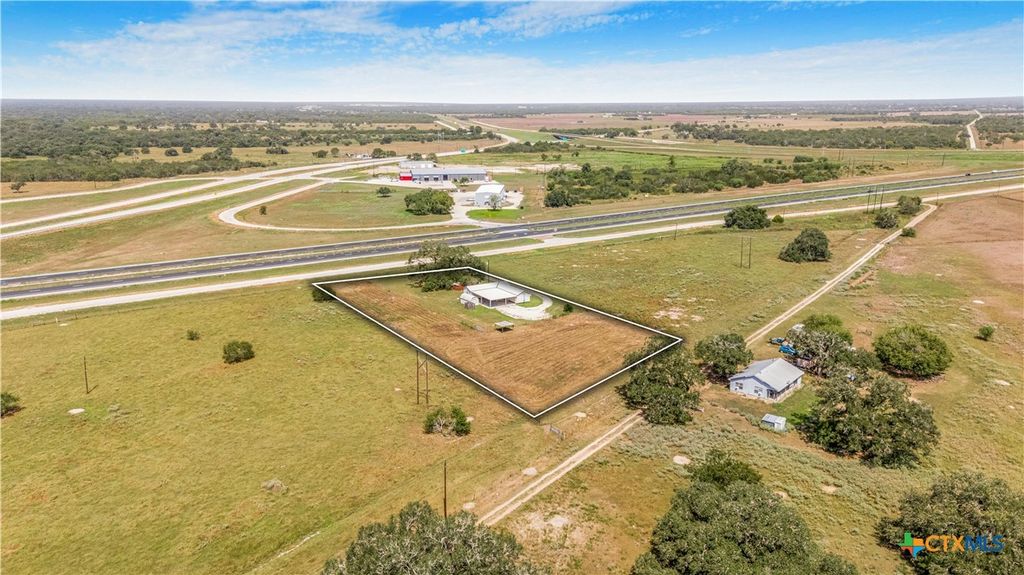 Image 9 of property listing at 240 E Frontage Road, Victoria, TX 77905