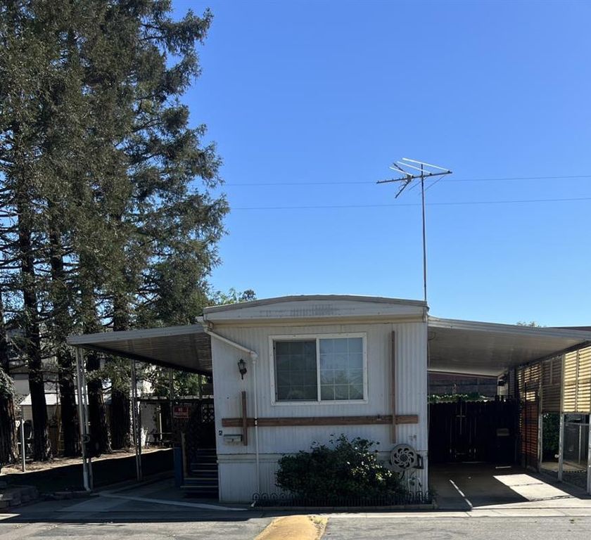 Image 1 of property listing at 7676 N Fresno Street # 2, Fresno, CA 93720
