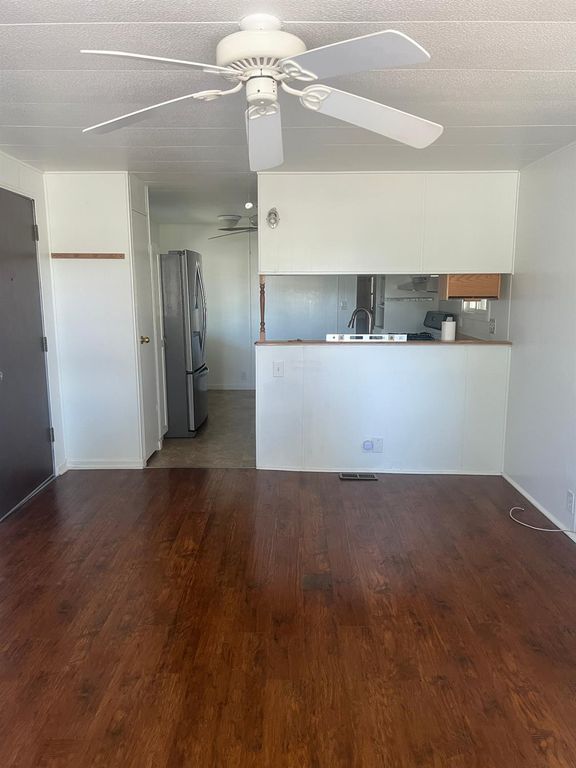 Image 3 of property listing at 7676 N Fresno Street # 2, Fresno, CA 93720