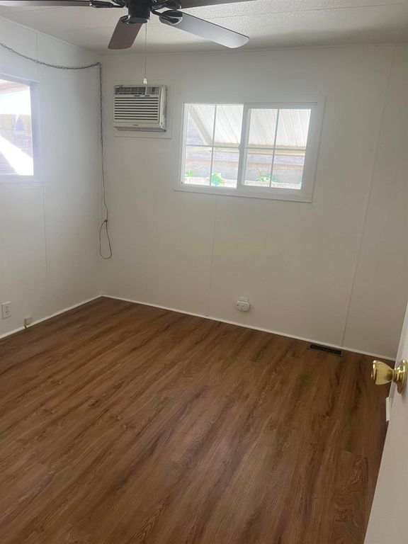 Image 8 of property listing at 7676 N Fresno Street # 2, Fresno, CA 93720