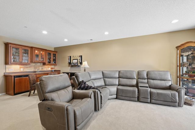 10100 Indigo Drive, Eden Prairie, MN 55347