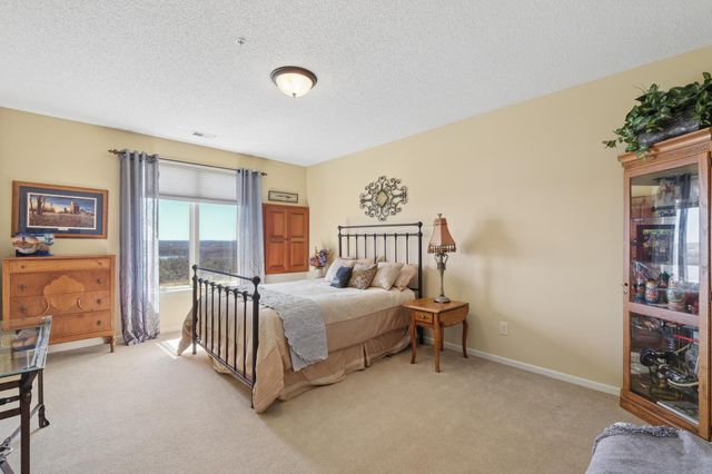 10100 Indigo Drive, Eden Prairie, MN 55347