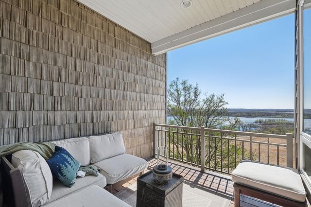 10100 Indigo Drive, Eden Prairie, MN 55347