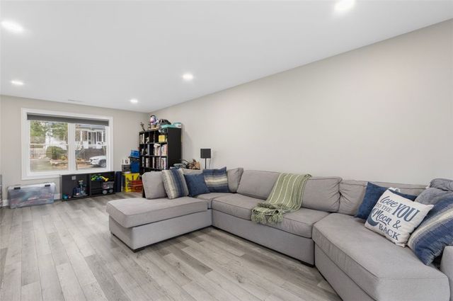 38 Overbrook Avenue, Warwick, RI 02889