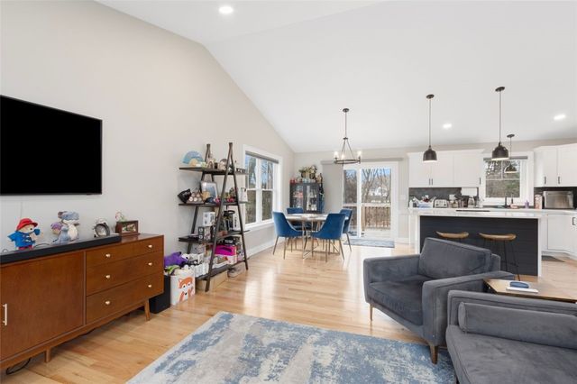 38 Overbrook Avenue, Warwick, RI 02889