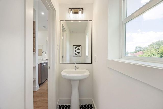 1741 Mary Street, Houston, TX 77026