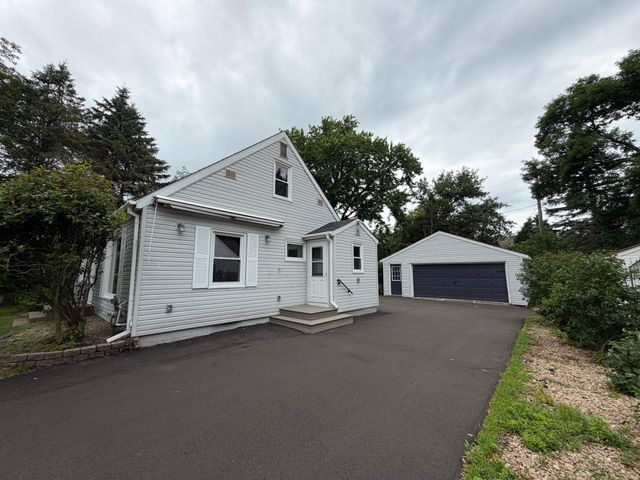 1051 Burke Avenue W, Roseville, MN 55113