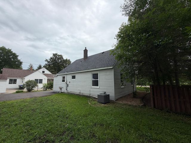 1051 Burke Avenue W, Roseville, MN 55113