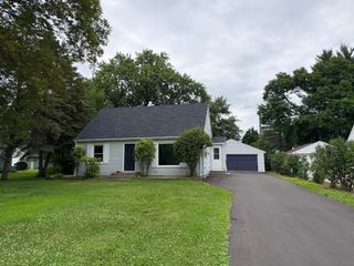 1051 Burke Avenue W, Roseville, MN 55113