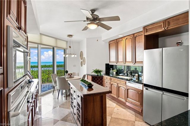 6597 Nicholas BLVD 1005, Naples, FL 34108