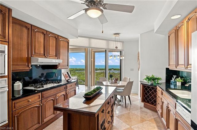 6597 Nicholas BLVD 1005, Naples, FL 34108