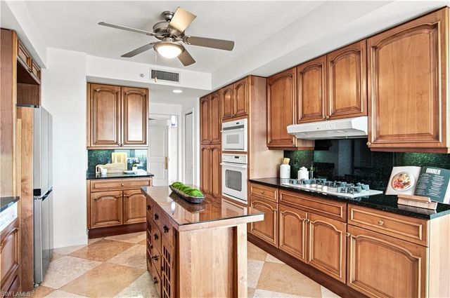 6597 Nicholas BLVD 1005, Naples, FL 34108