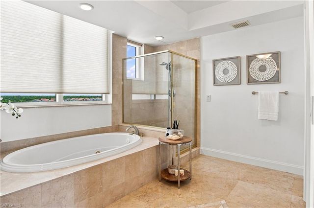 6597 Nicholas BLVD 1005, Naples, FL 34108