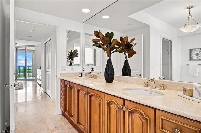6597 Nicholas BLVD 1005, Naples, FL 34108