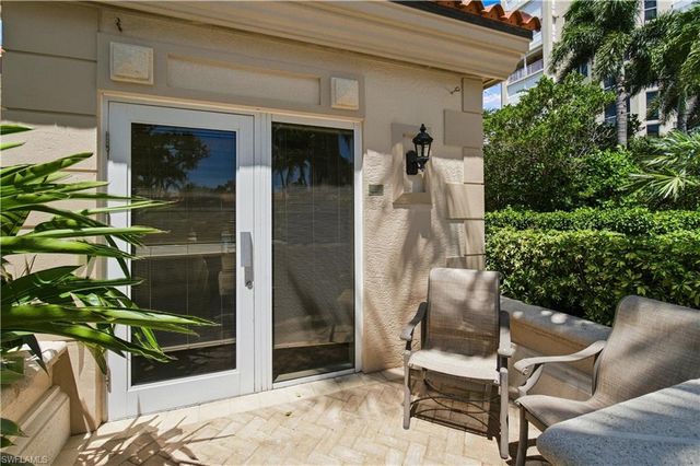 6597 Nicholas BLVD 1005, Naples, FL 34108