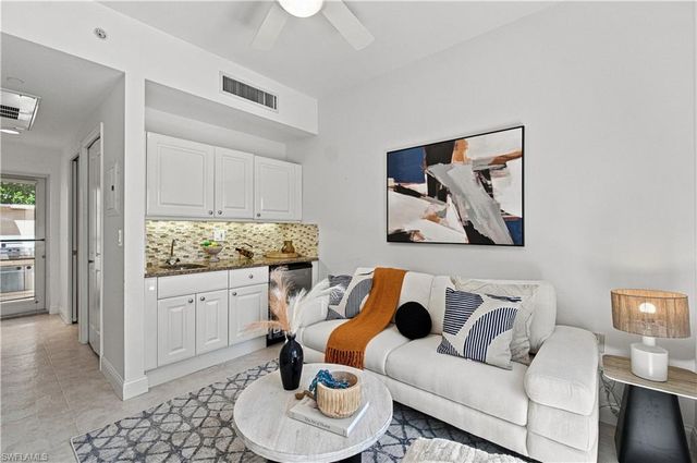 6597 Nicholas BLVD 1005, Naples, FL 34108