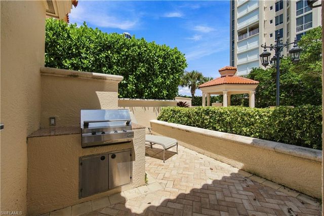 6597 Nicholas BLVD 1005, Naples, FL 34108