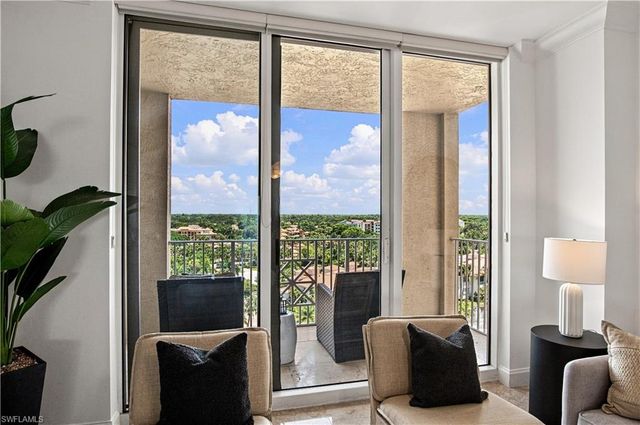 6597 Nicholas BLVD 1005, Naples, FL 34108