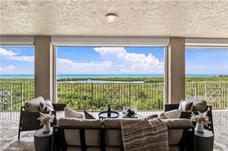 6597 Nicholas BLVD 1005, Naples, FL 34108