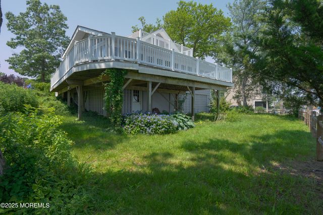 301 Compass Avenue, Beachwood, NJ 08722