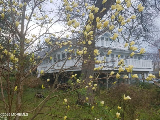 301 Compass Avenue, Beachwood, NJ 08722